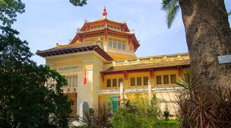 Das Phượng Hoàng-Schloss: Ein verspieltes Meisterwerk der vietnamesischen Architektur!