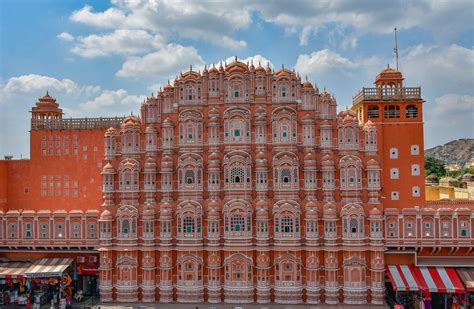 Hawa Mahal: Ein märchenhaftes Fenster zum geschäftigen Jaipur!