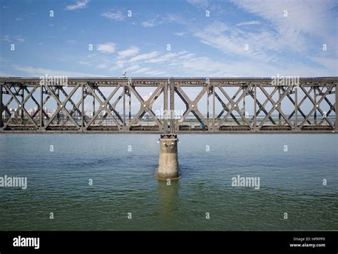 Die Yalu Jiang Brücke: Eine faszinierende Verbindung zwischen zwei Welten!